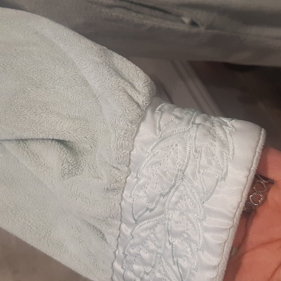 Elegant Light Blue Robe with Lace Trim - Picture 3 of 13